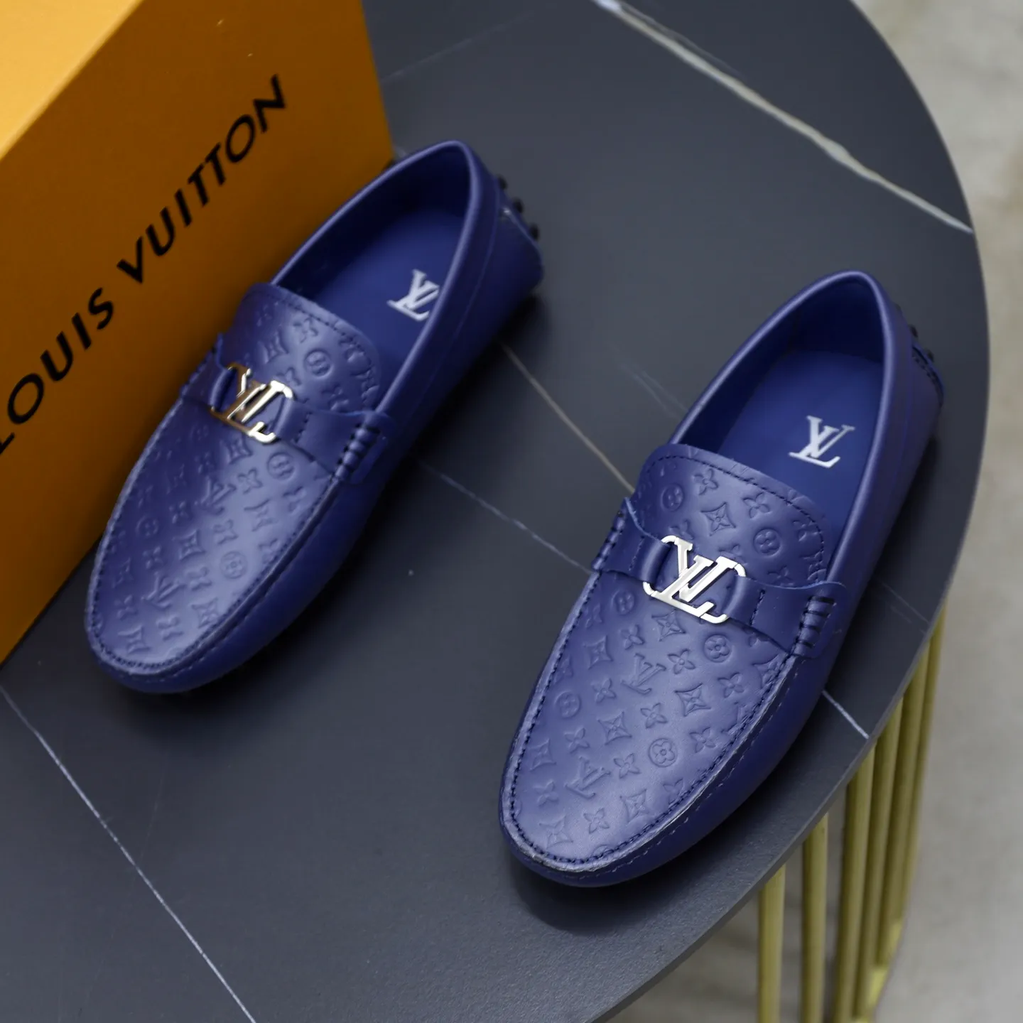 Ex-factory price: 480💰【LV】Louis Vuitton ⚠️High-end men’s driving and pedal series ⚠️38-44 (customized for 45) ⚠️All original cowhide leather! Thick and soft! Made entirely of calfskin lining! The latest non-slip beanie sole! Three-dimensional package technology! Fashionable and classic! Handicrafts! Original high quality! Feel free to compare!